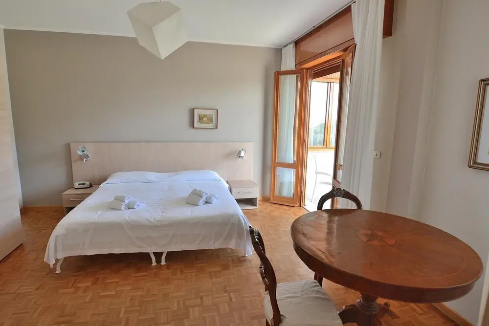 C Le Terrazze - 10 Sleeps With Shared Pool in Garda