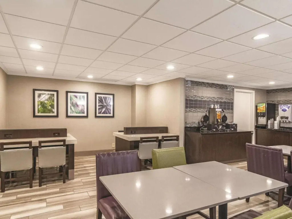La Quinta Inn & Suites Brunswick #1040