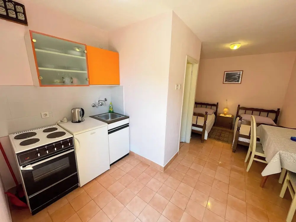 Studio apartment Šarić 3
