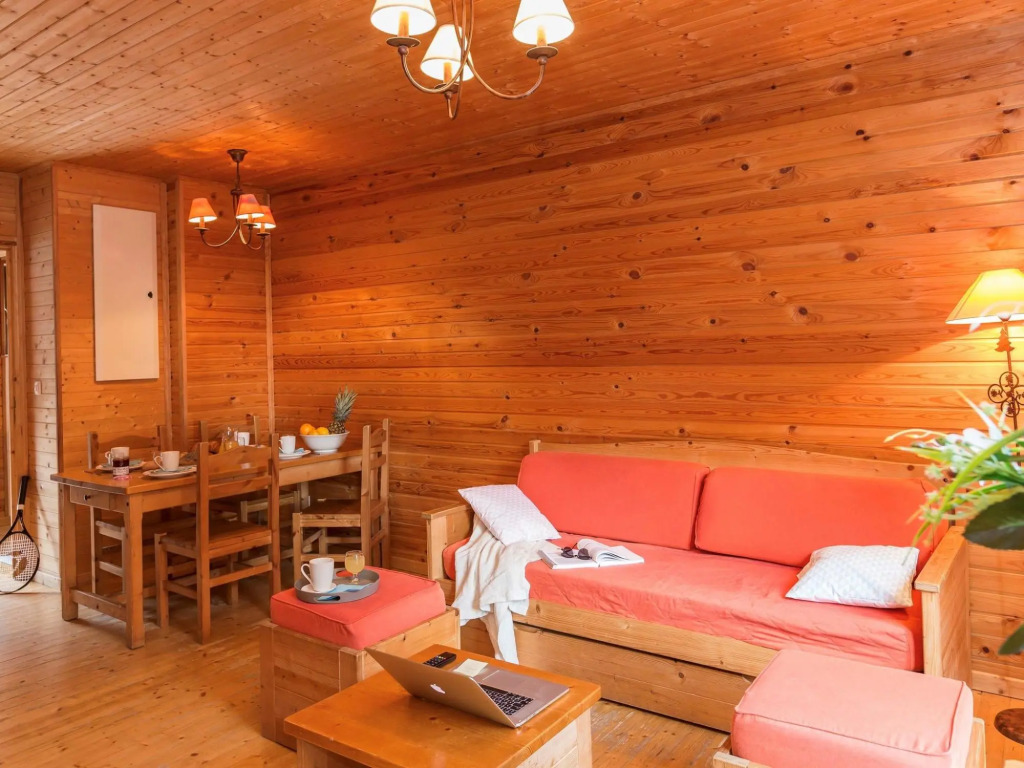 Attractive, rustic apartment on Lake Geneva side