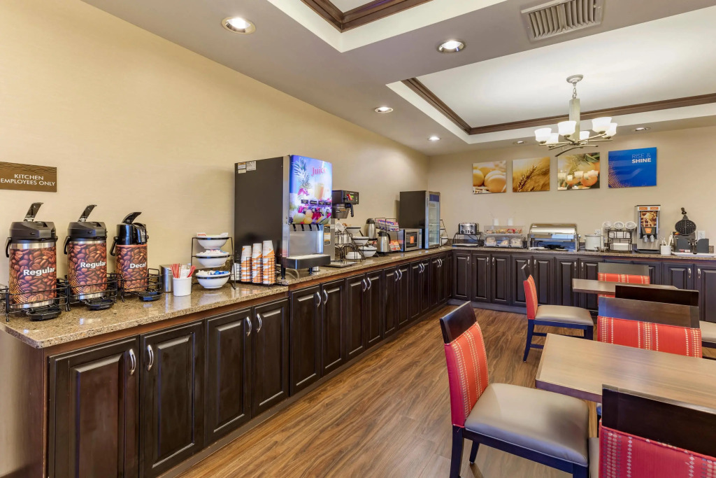 Comfort Inn & Suites Russellville I-40