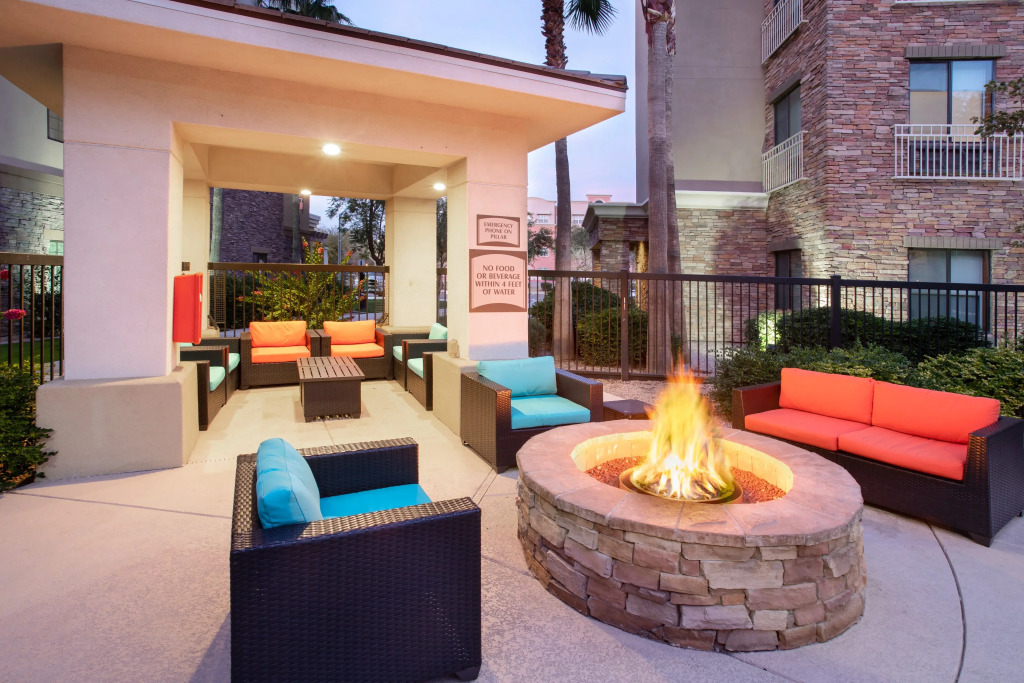 Holiday Inn Express & Suites Phoenix Glendale Dist by IHG