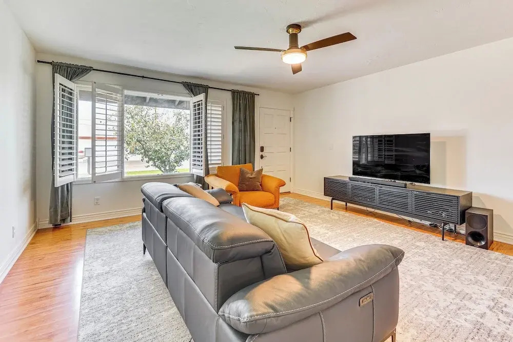 3 Mi to Dtwn Shops & Eats: Mesa Home w/ Pool!