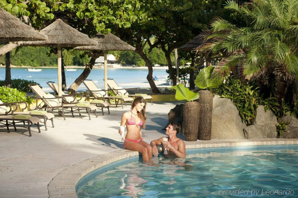 Pineapple Beach Club
