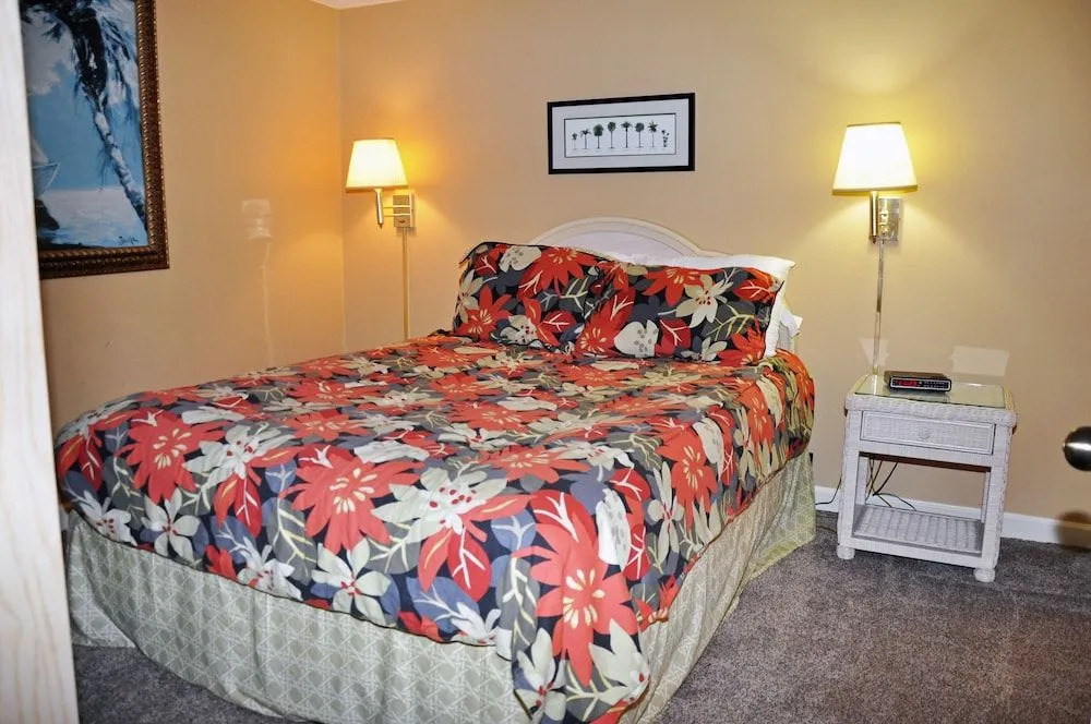 Verandas 305 3 Br condo by RedAwning