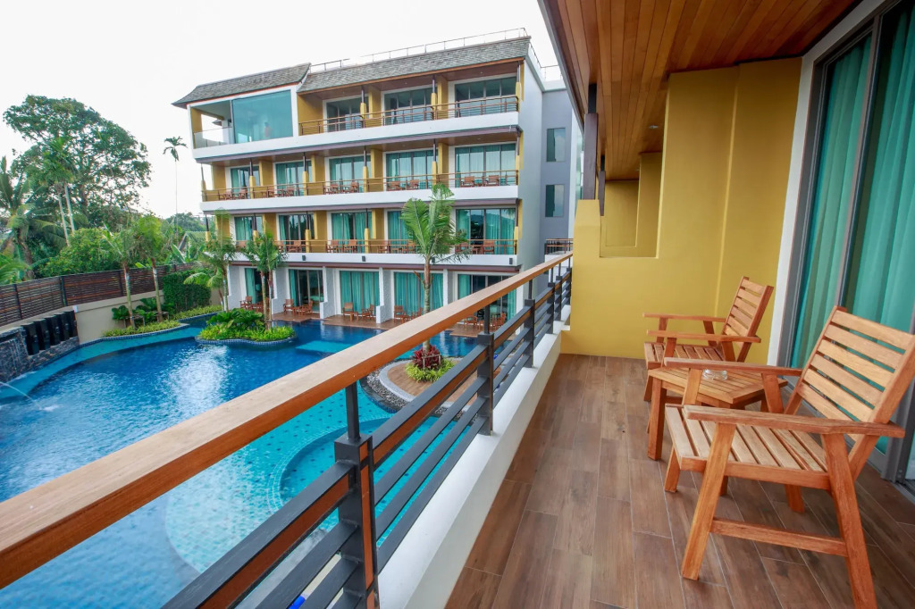 Aqua Resort Phuket - Near Beach and Chalong Pier