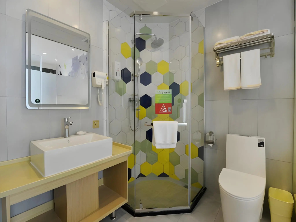 Vatica Huanggang Luotian County City Square Hotel
