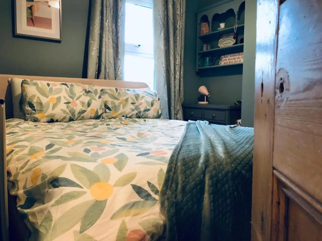 Charming 4BD Semi Detached Home Hastings