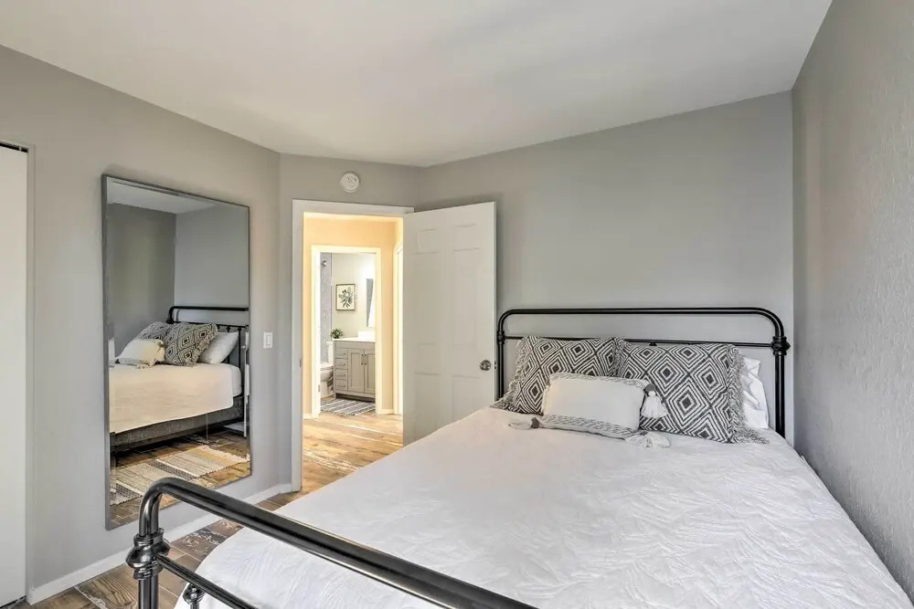 Modern Flagstaff Retreat ~ 4 Mi to Downtown!
