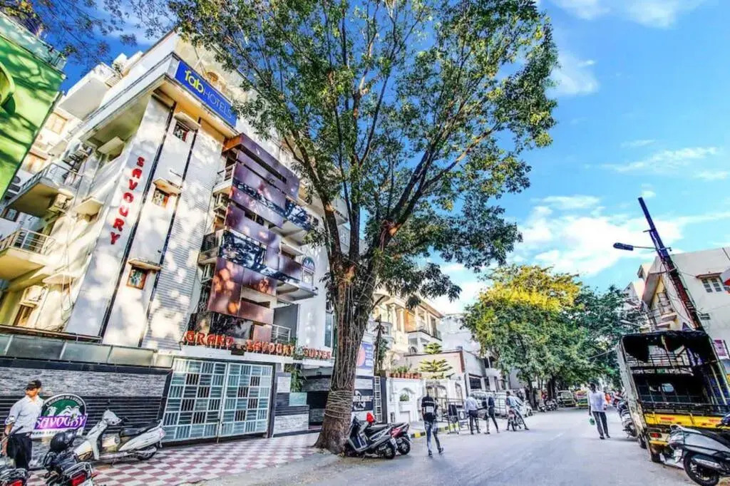 FabHotel Grand Savoury Suites
