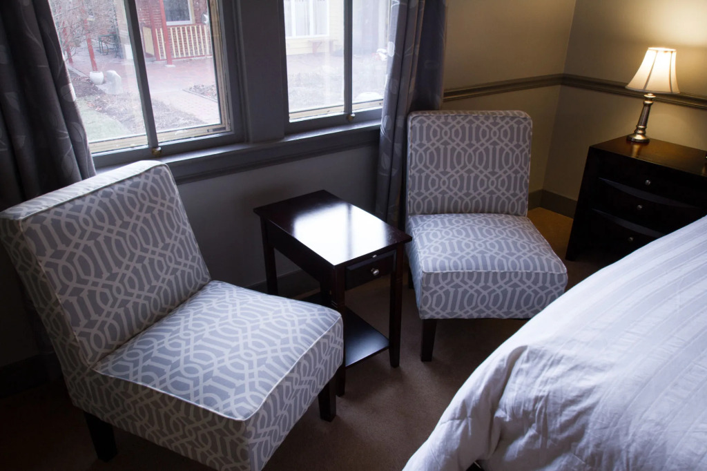 Captain Wohlt Inn Bed & Breakfast