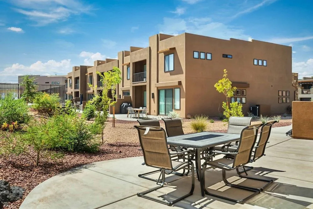 Desert Rose Getaway By Redawning