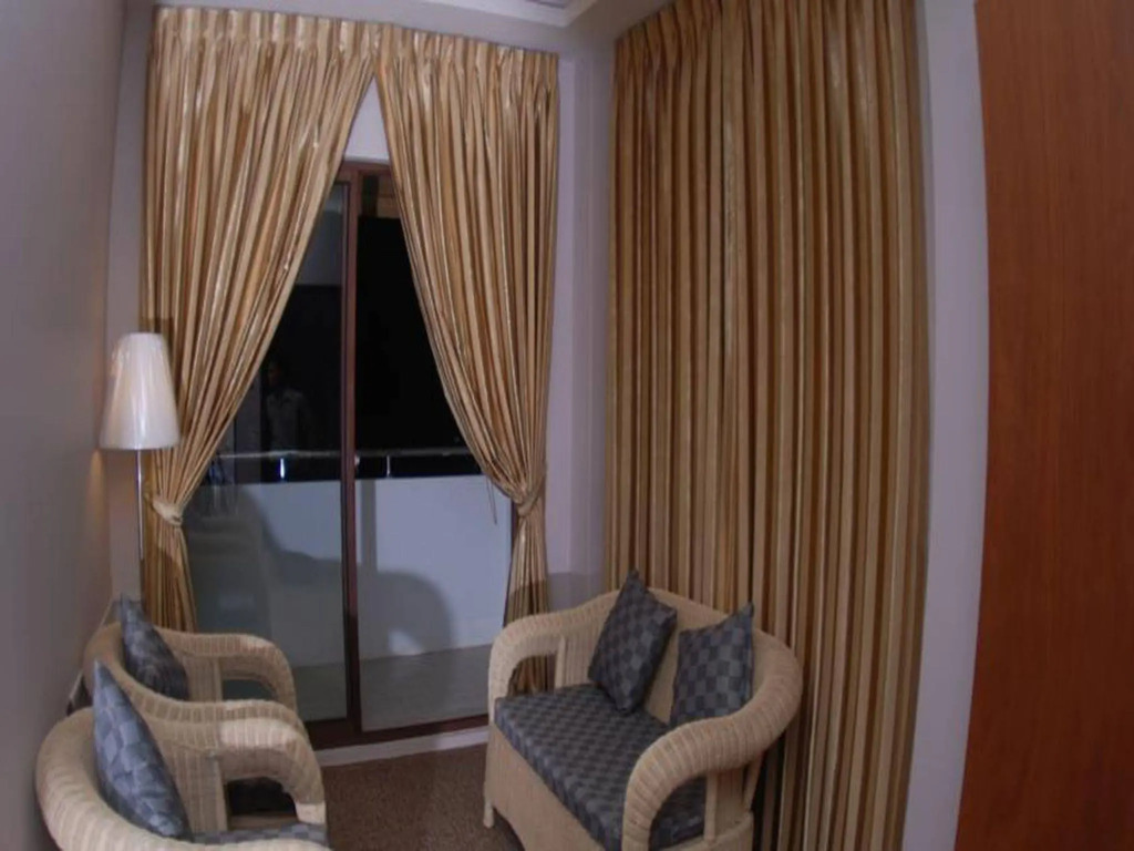 Holiday Hotel