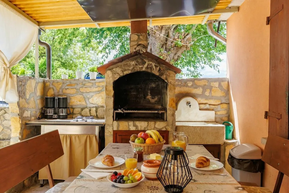 House Papinka With Private Pool & Garden
