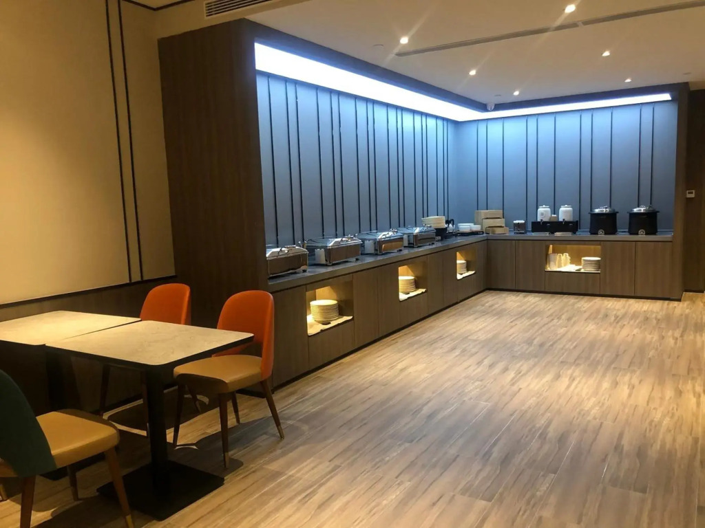 HanTing Hotel (Qitaihe Pedestrian Street)