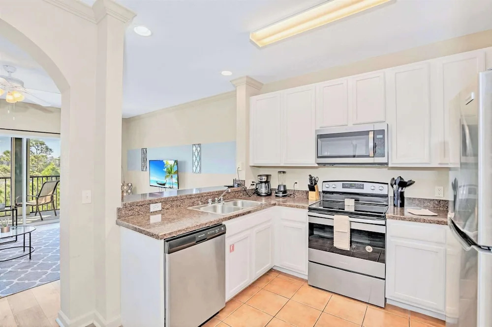 Upstay Modern Condo w Pool10 Minutes to Disney