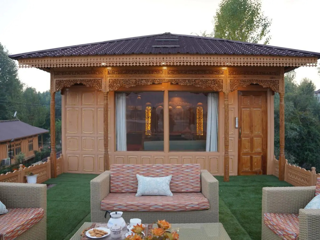 LohonoStays Harmukh Houseboat