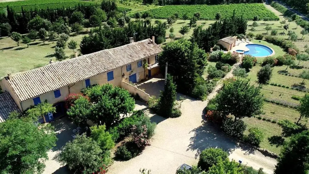 Mas des Lavandes - 3 gîtes de charme au calme avec grande piscine en Drôme-Provençale