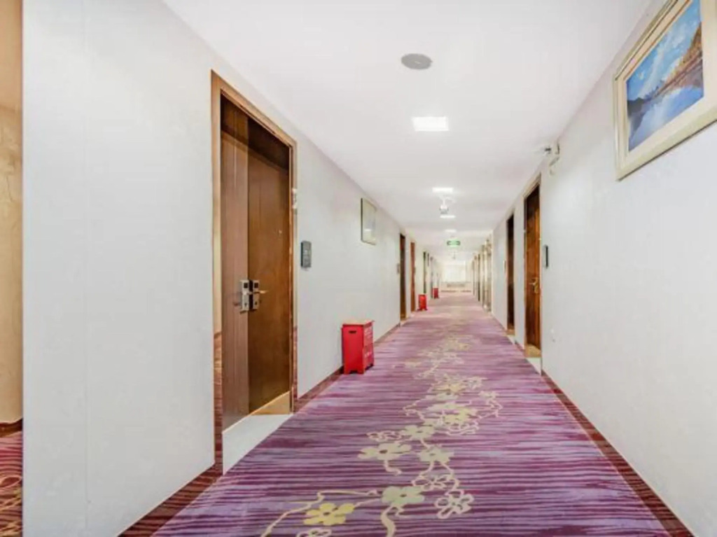 Good Home Hotel (Corps No. 2 Middle School Autonomous Region Party School Branch)