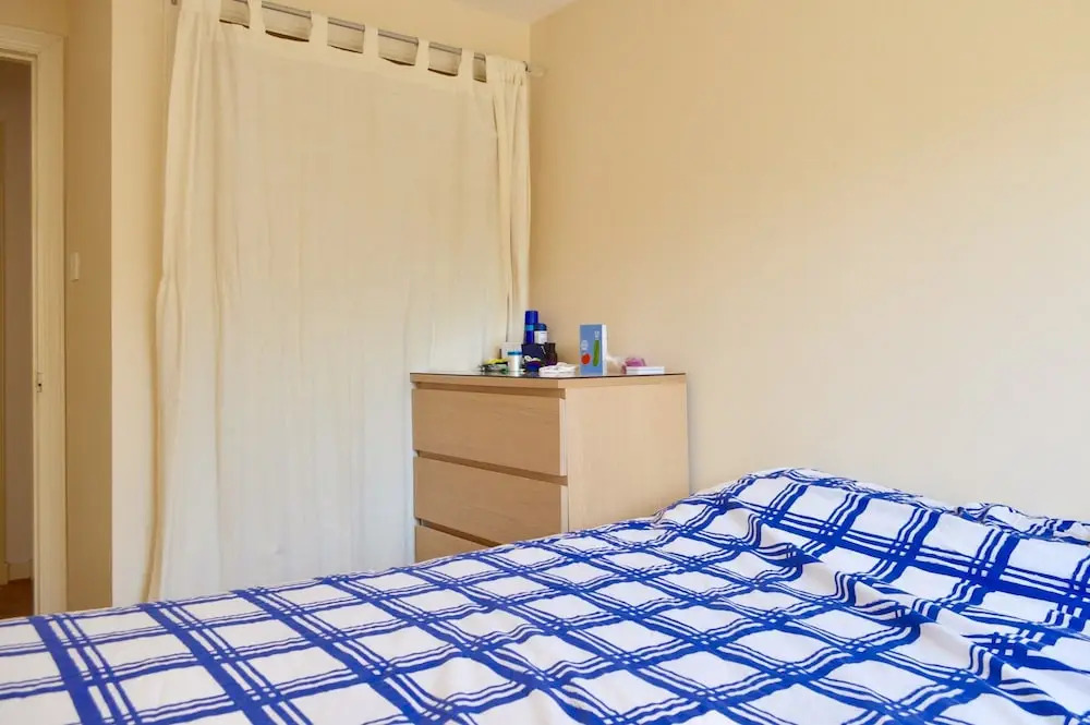 Modern Two Bedroom Flat in Leith