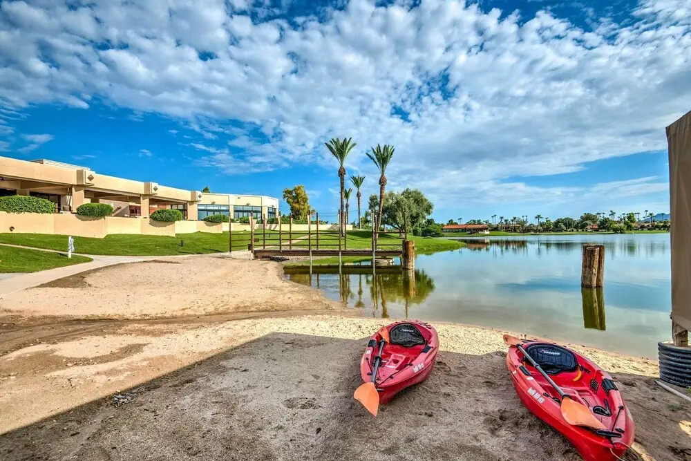 3 Mi to Old Town: Scottsdale Condo w/ Pool & Lake