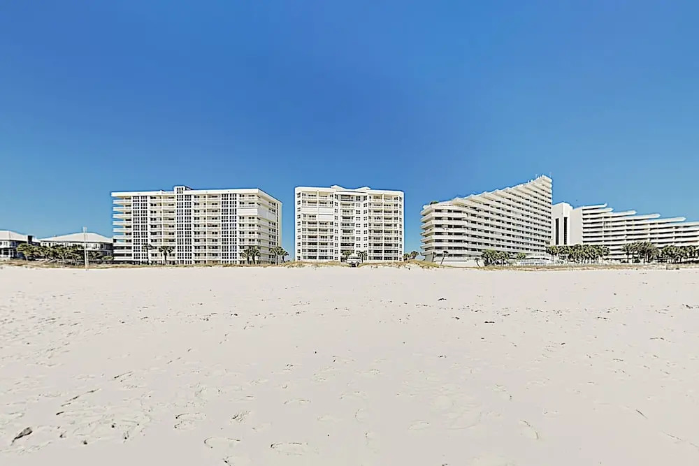 Beachfront W/ 3 Pools, Spa, Marina & Tennis 3 Bedroom Condo