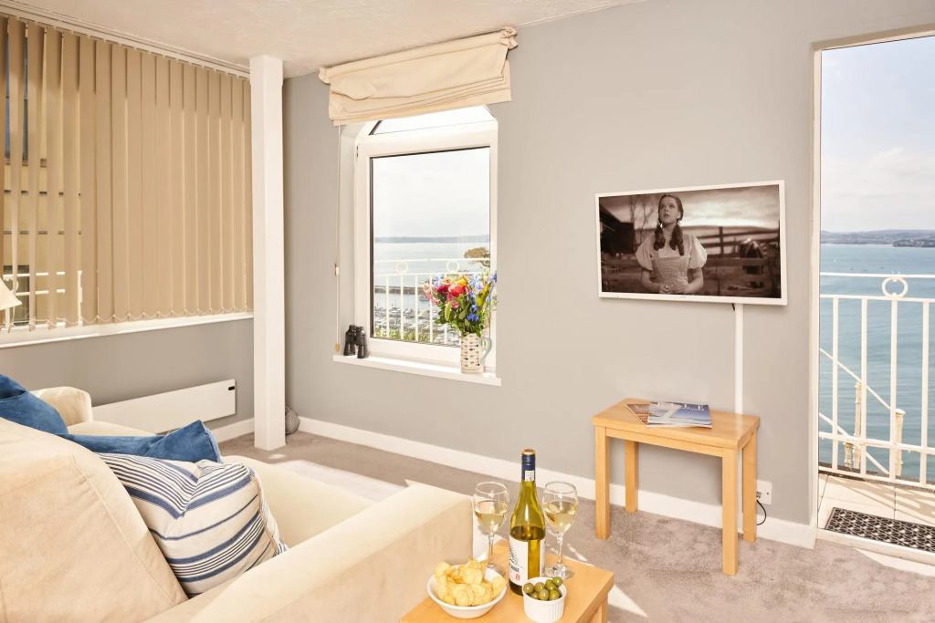 The Maidencombe Studio - Comfortable Couples Retreat with Stunning Coastal Views