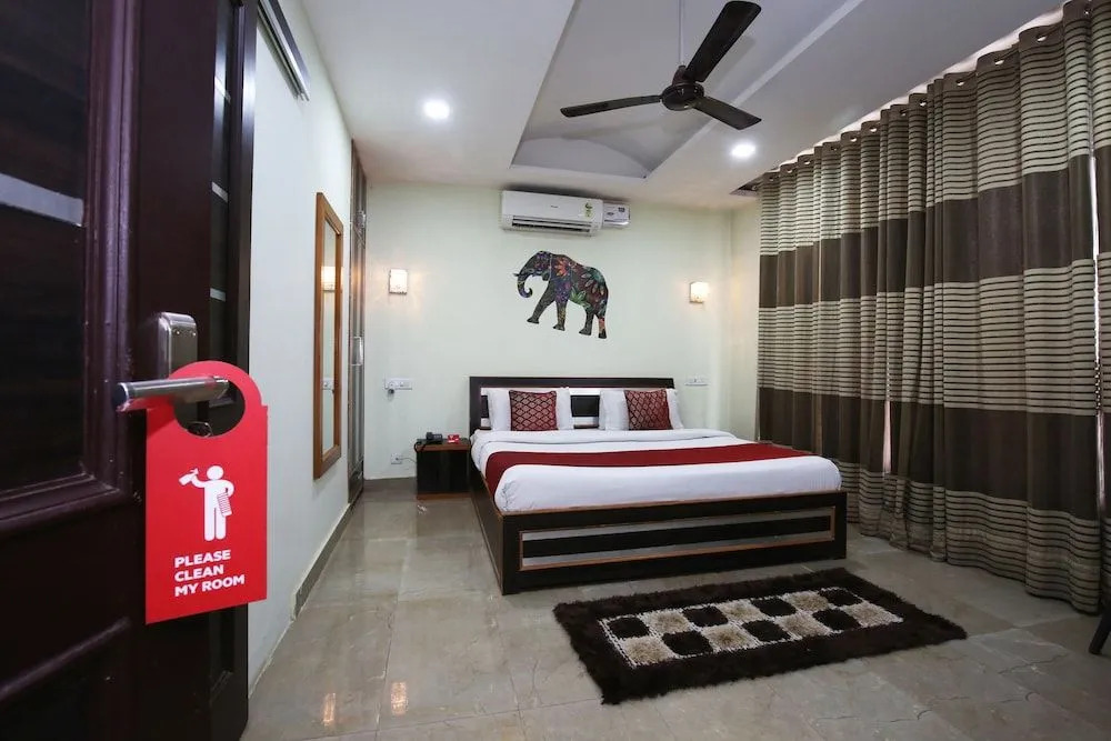 OYO 9956 Hotel Pelican Inn