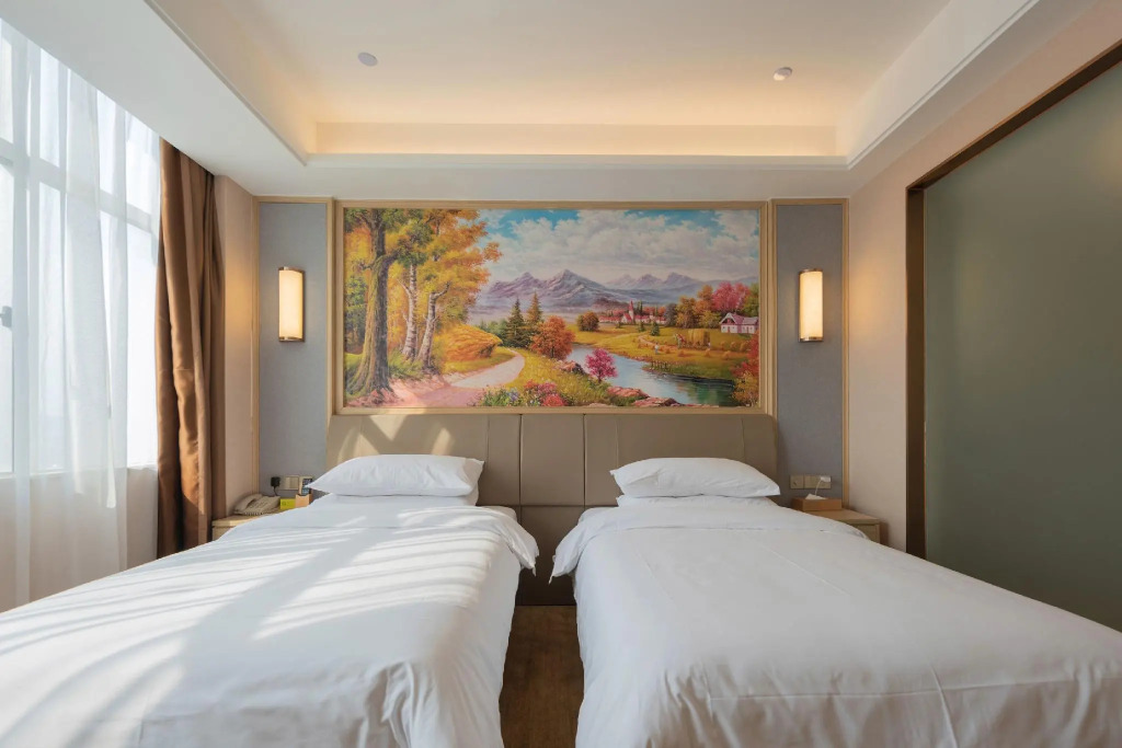 Vienna Hotel (Qujing High Speed Railway Station Wuguanyi Center)