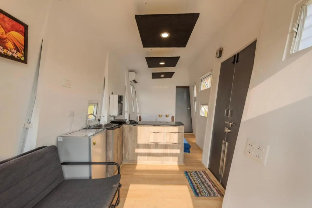 SaffronStays The Twist - Wonderful Tiny waterfront home for couples