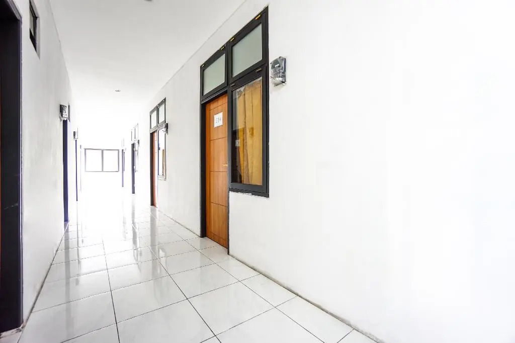 OYO 1693 Edward Residence Malalayang