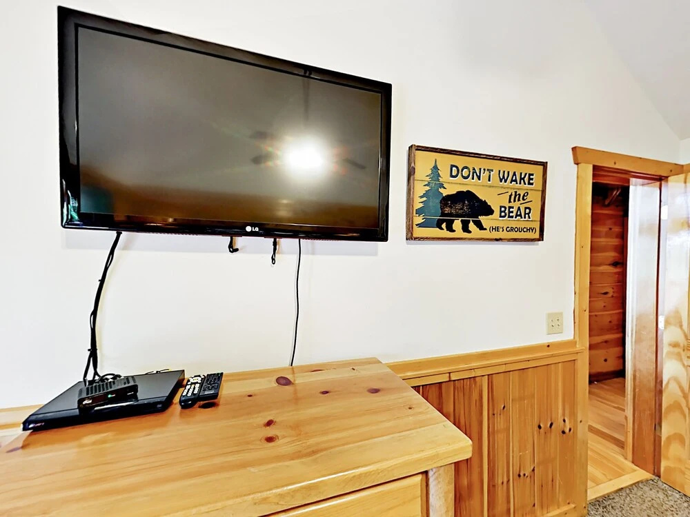 Black Bear Falls Cabin 2 Bedrooms 2 Bathrooms Cabin