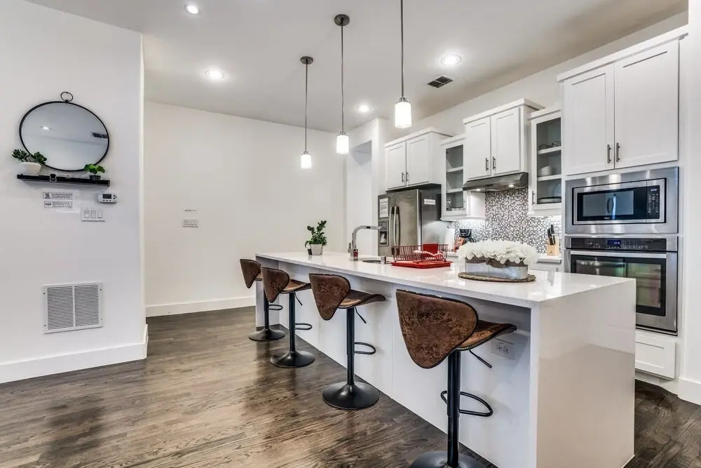 Cozysuites Luxe 3BR Uptown Home Great Rooftop