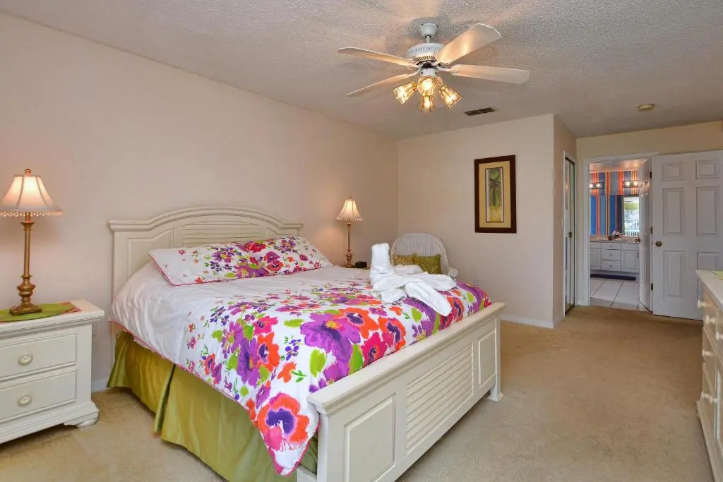 Mickeys Lake Villa 2