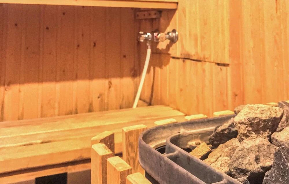 Nice Home in Auktsjaur With Sauna and 2 Bedrooms