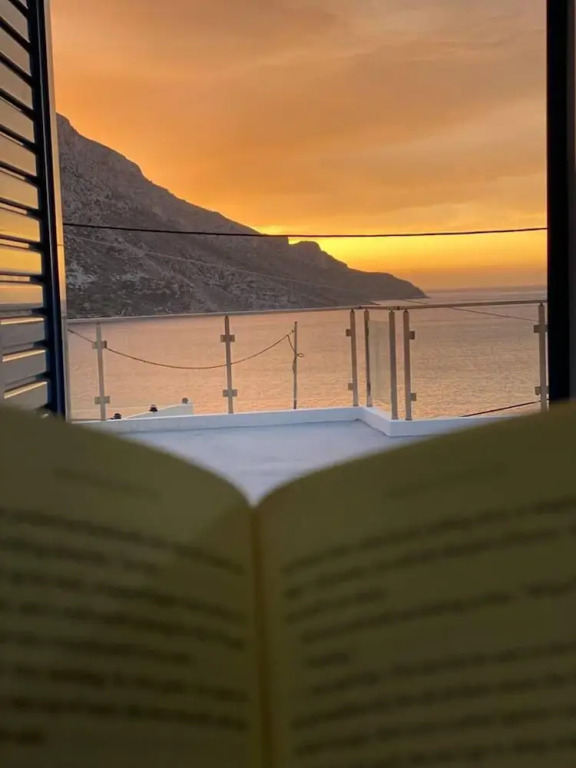 1 Bed - Sleeps 2 - Balcony - Sea View - Parking