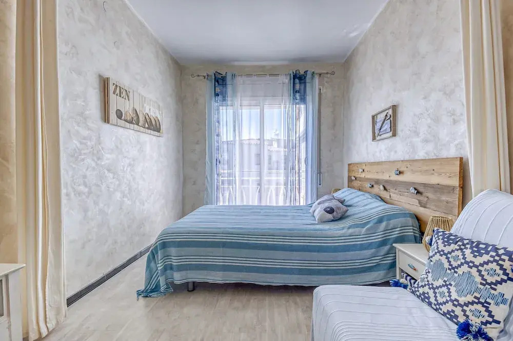 Apartment in Roses Near Platja Dels Palangrers