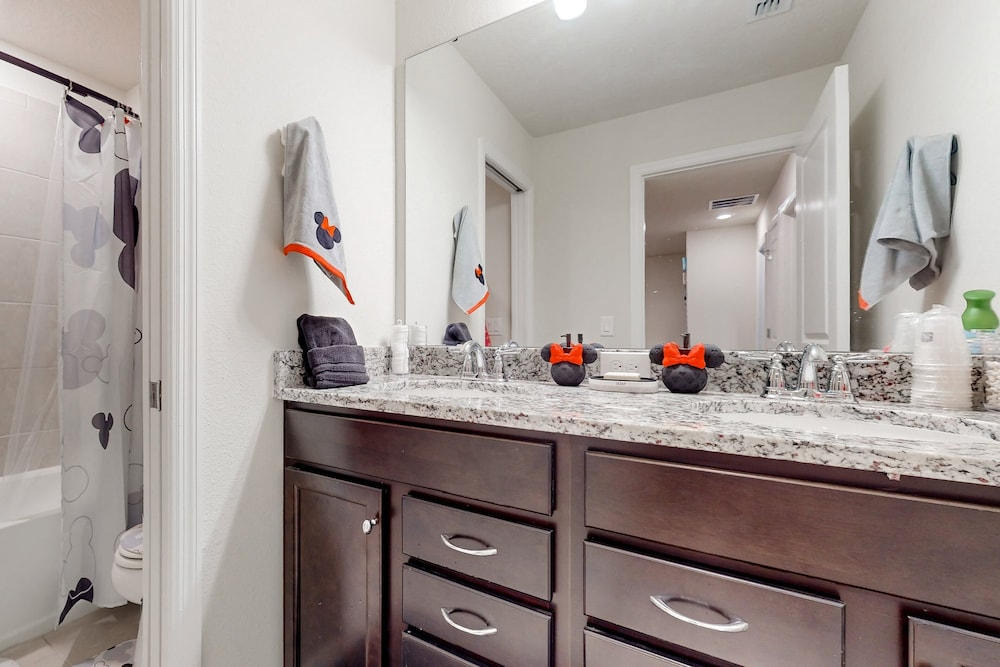 Charming Davenport House: Dog-friendly, Pool, Patio, Well-equipped Kitchen