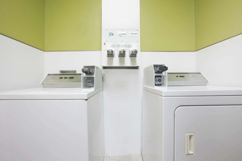 Days Inn & Suites by Wyndham Big Spring