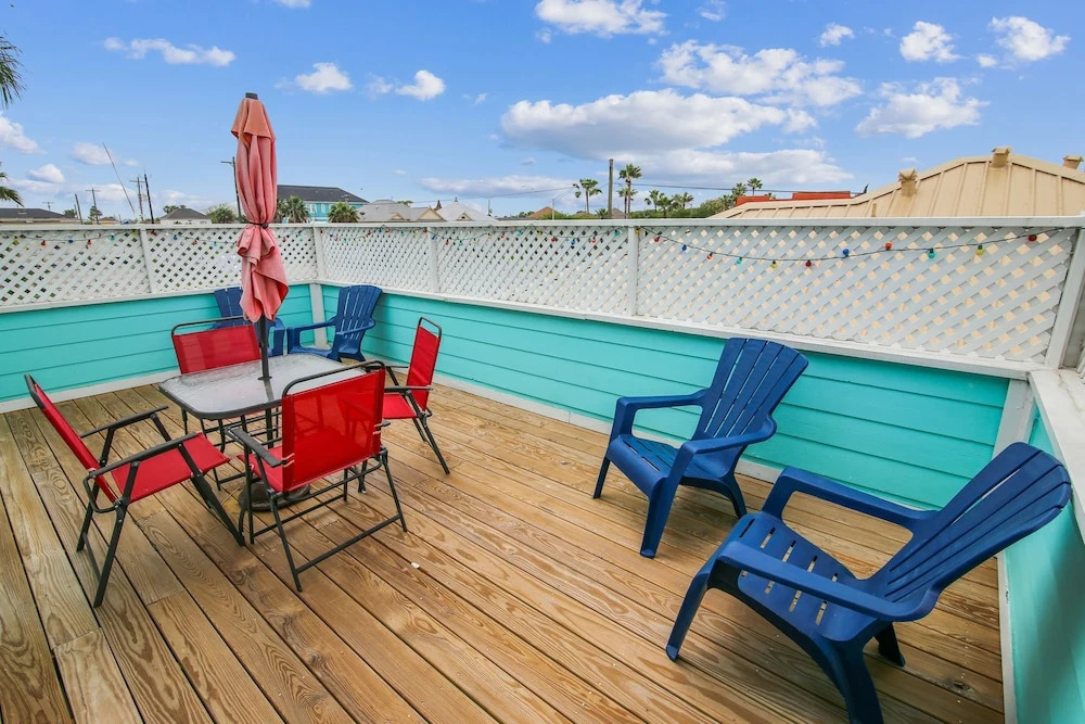 The Turquoise Turtle 4 Bedroom Home