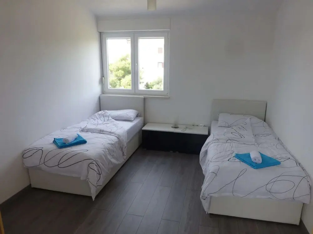 Nice Apartment With Shared Swimming Pool Near the Beach and Trogir