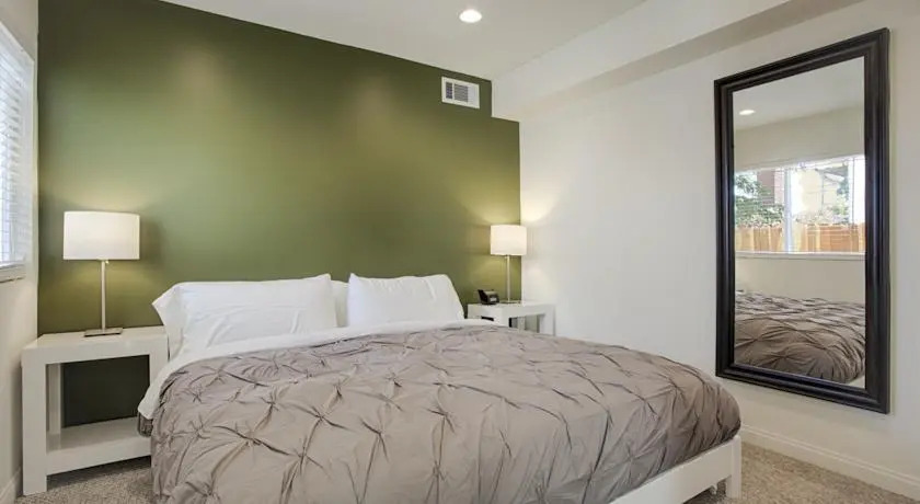 Globe Suites off Main