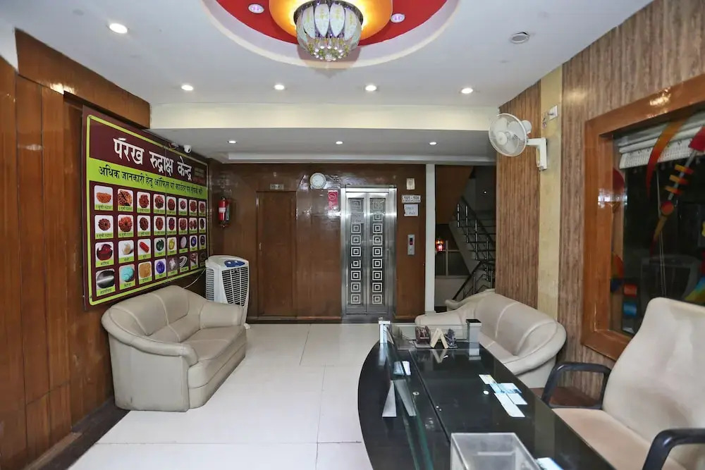 OYO 18870 Hotel Lajja Palace