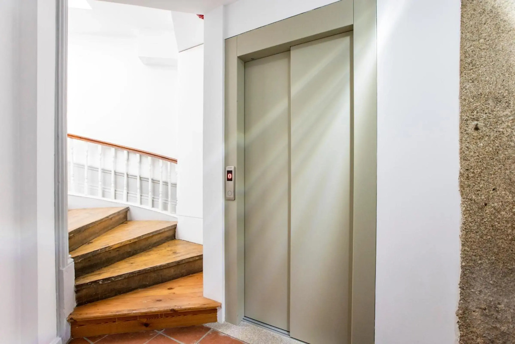 Mouzinho Darling 1BR w/ AC in City Center by LovelyStay