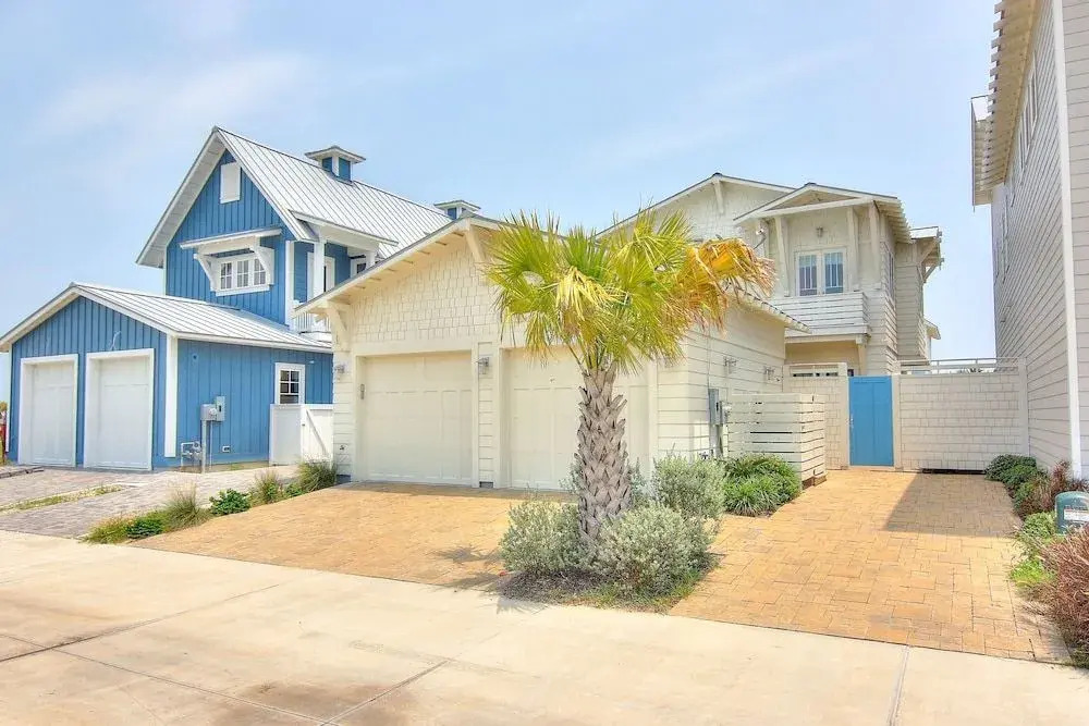 717 Sunrise Avenue Home 3 Bedrooms 3.5 Bathrooms Home