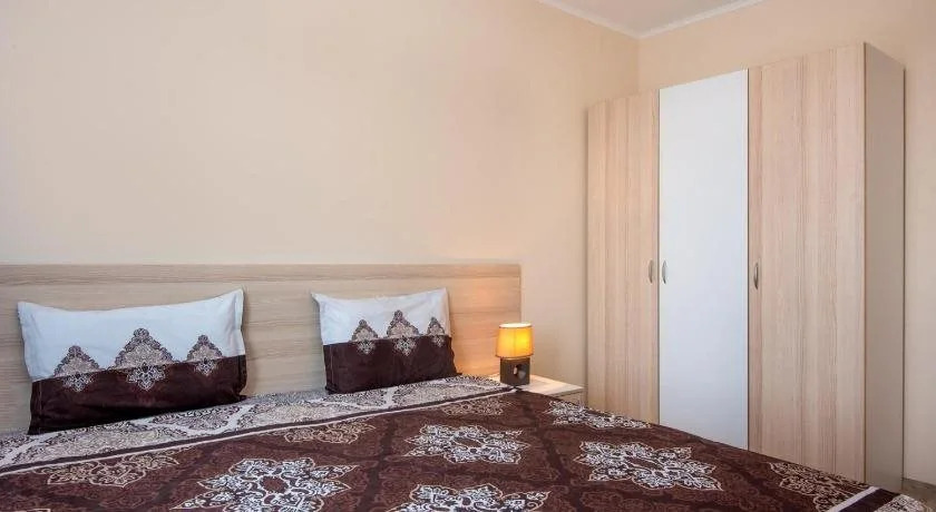 Esteban Apartcomplex