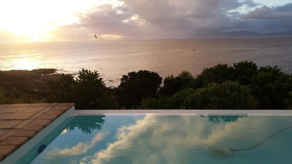La Petite Baleine Oceanfront Villa