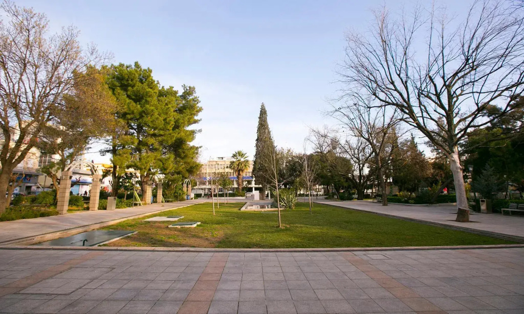 Spacious Apartment Next To Metro - Marousi