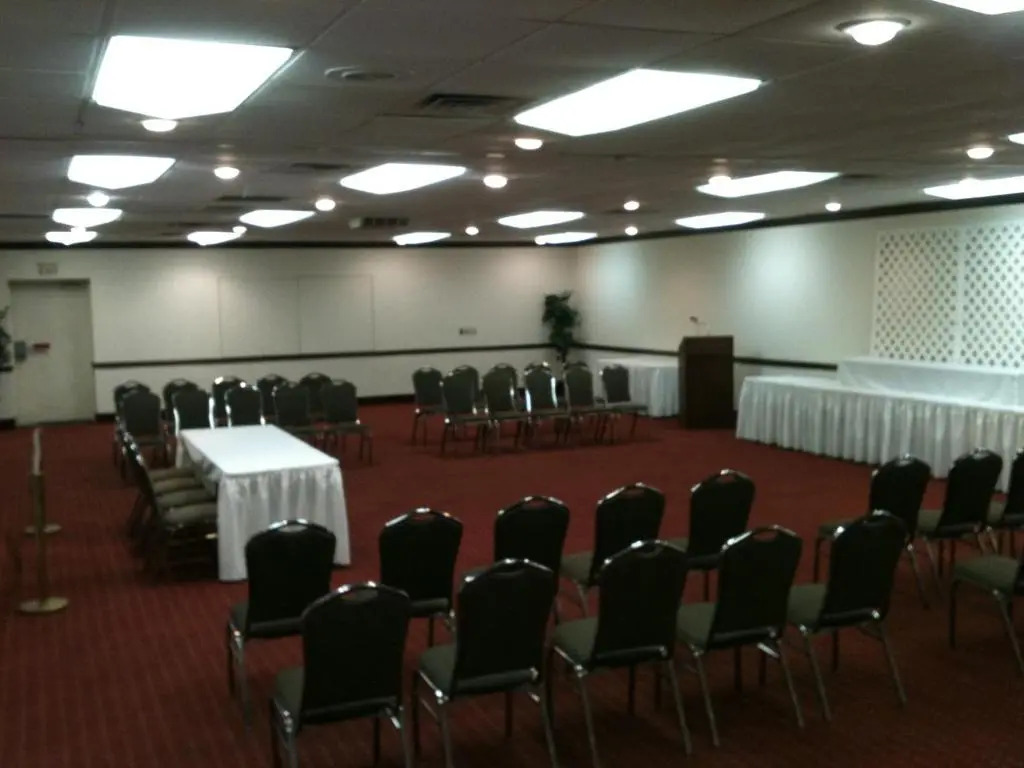 Trade Winds Central Inn