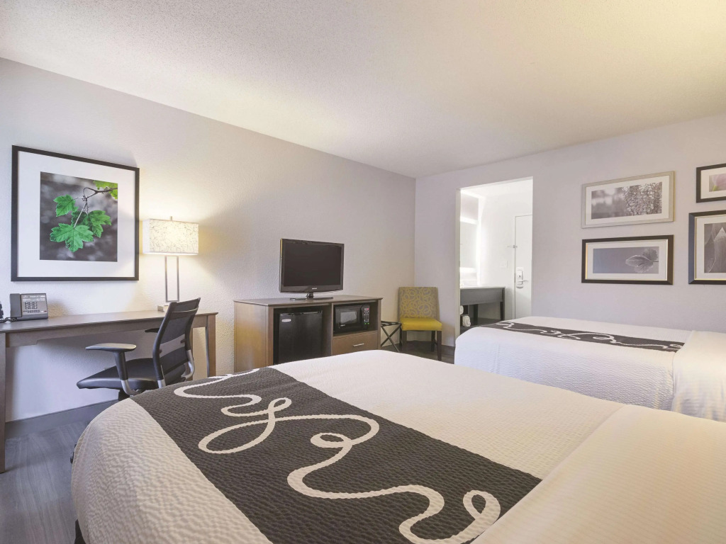 La Quinta by Wyndham Hartford Bradley Airport